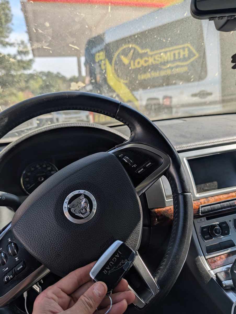 Jaguar key fob replaced by Lock to Lock mobile locksmith